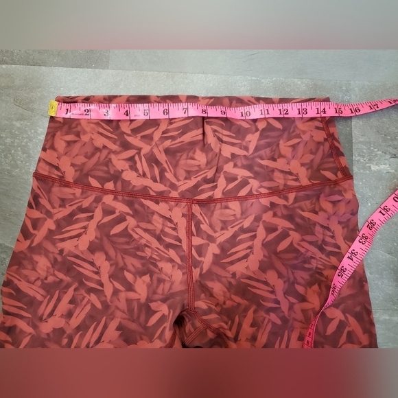 Lululemon Wunder Under High-Rise Crop Tight. 24". Luxtreme. Orange-red. Size 12. - Picture 5 of 12